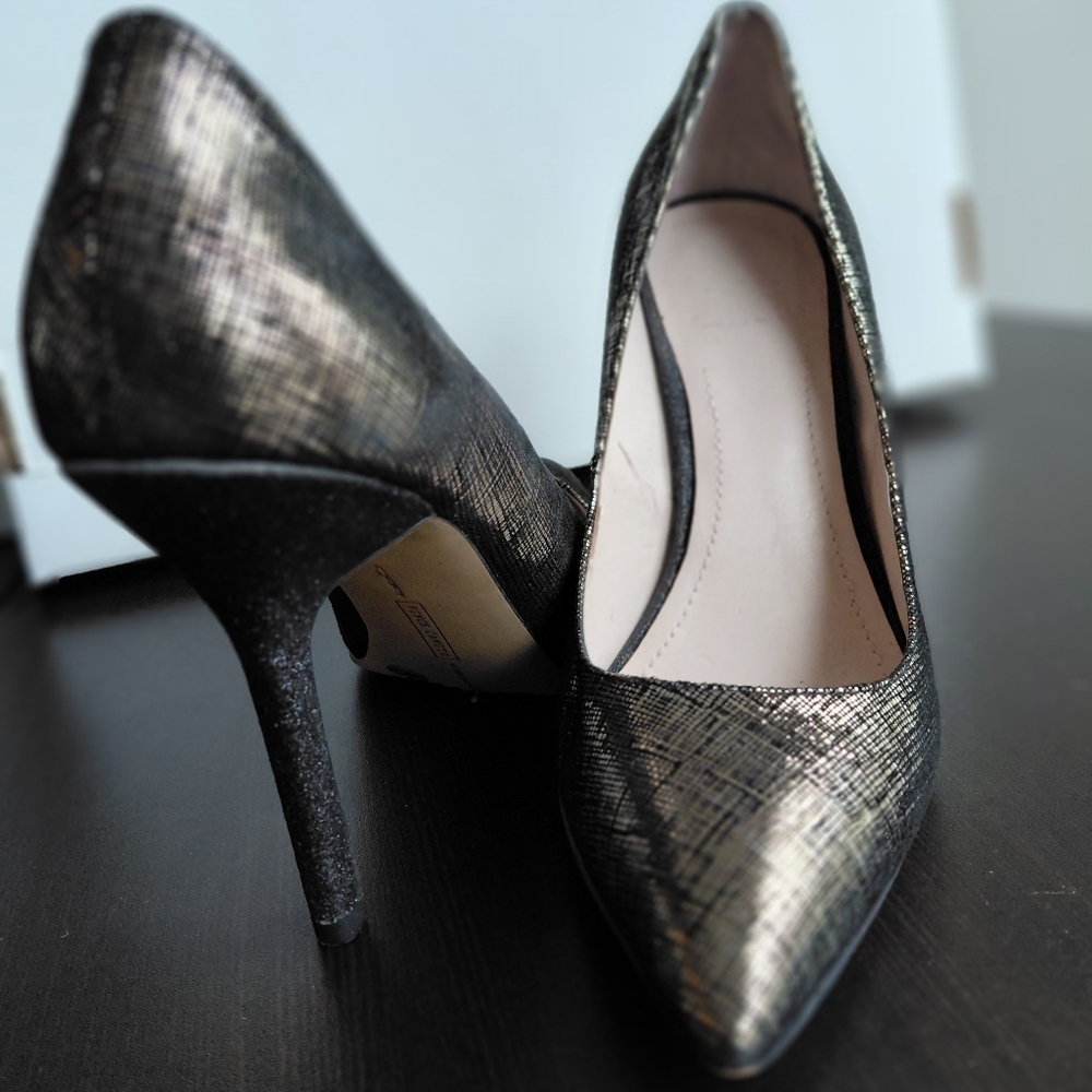 Soft Metallic Blk & Slvr Thatch Pattern -Harty geometric stiletto Vince Camuto